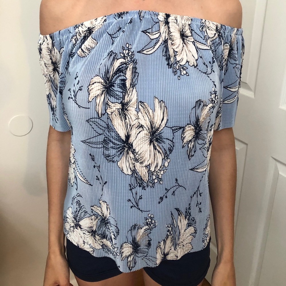 Soprano · Drop shoulder top